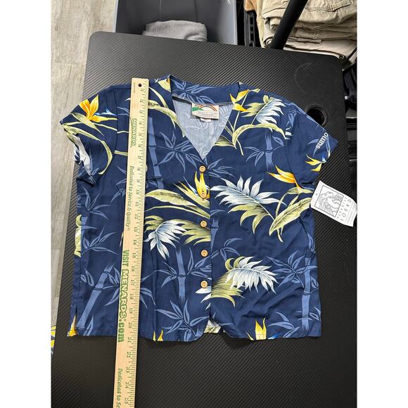 Paradise Found Hawaii Women’s Shirt Tropical Floral Blue Size Small Rayon NWT - Picture 8 of 11
